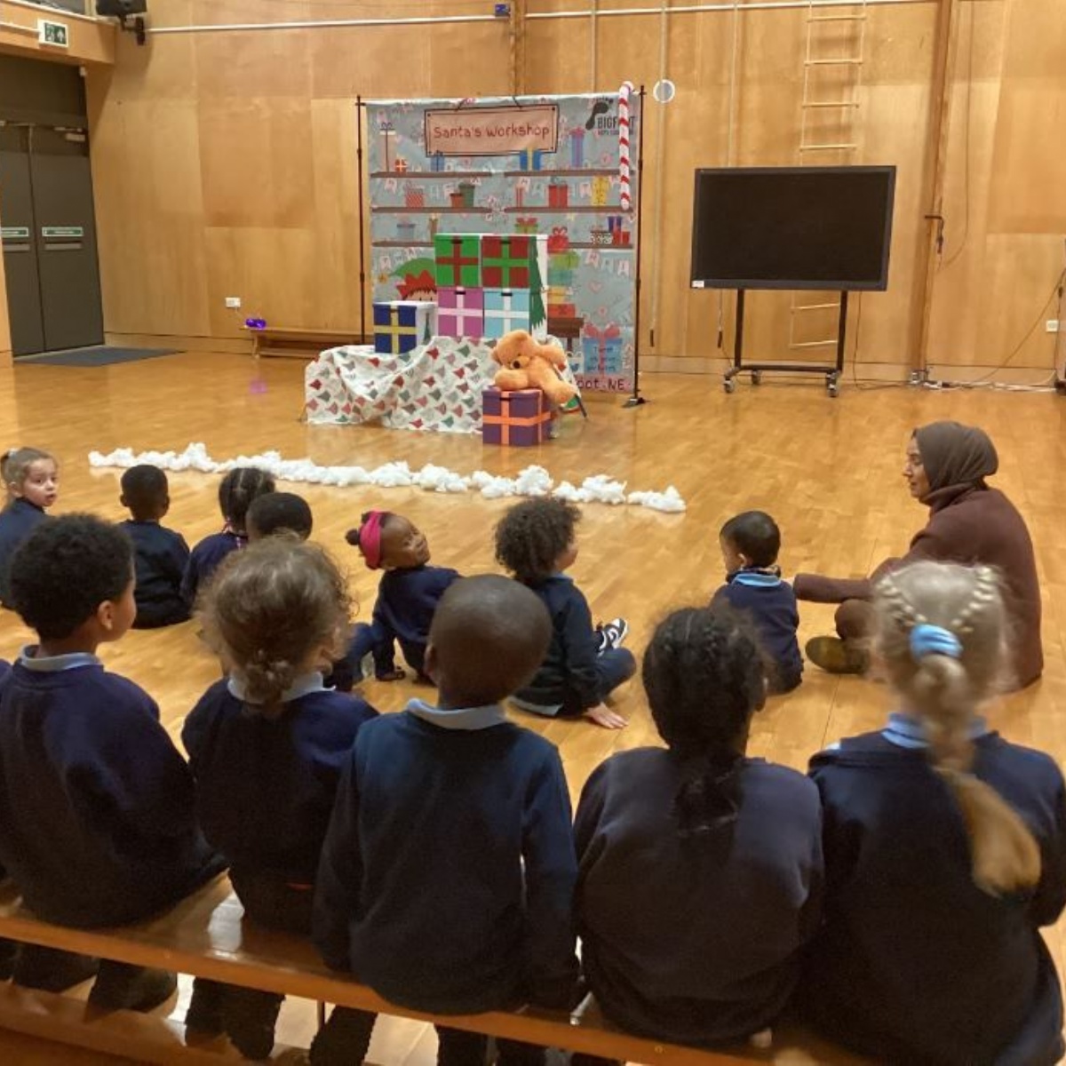 Thomas Fairchild Community School - EYFS Travelling Panto!